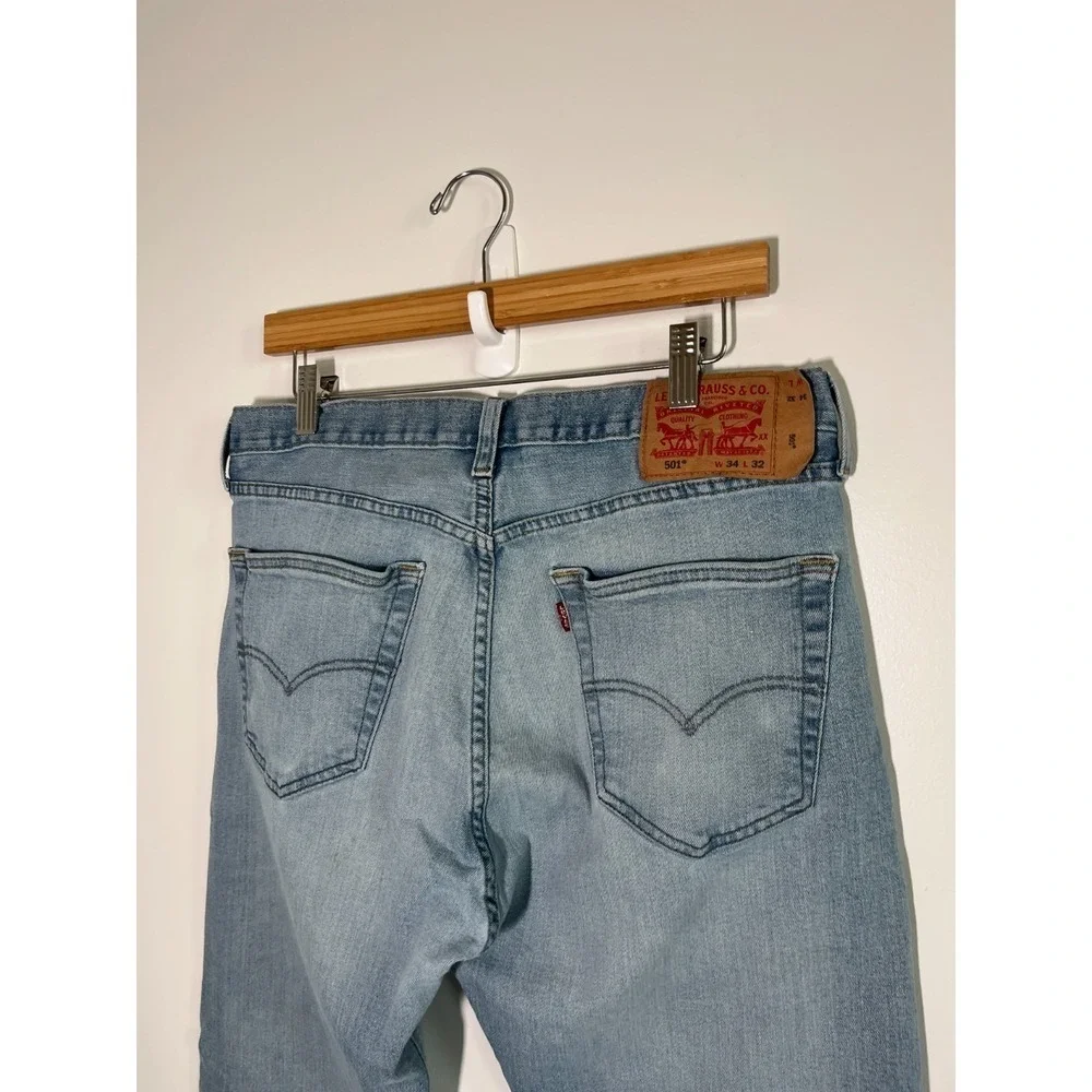 Levis 501 Jeans Mens 34x32 Blue Straight Button‎ Fly Mid Rise Light Wash Denim